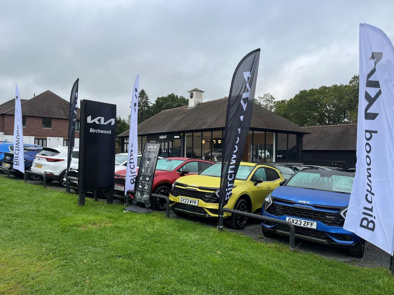 Washington Kia car showroom exterior with Birchwood Kia branding and vehicle display
